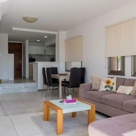Lighthouse Luxury Holiday Townhouse Apartment Paphos