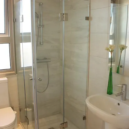 Lighthouse Luxury Holiday Townhouse 파포스